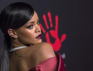 Rihanna goes for acoustic sound with Paul McCartney