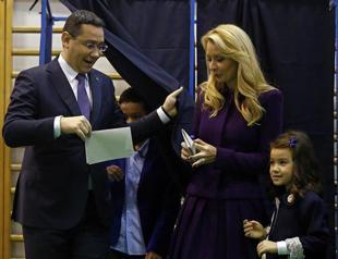 Romanians vote in presidential poll with PM tipped to win