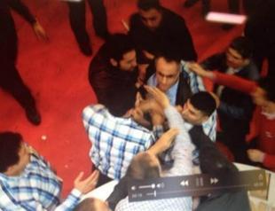 Turkish journalist slapped while questioning journalist