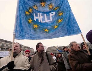Hungarians rally against Orban ahead of Merkel visit