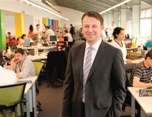 Turkcell’s net profit falls amid forex losses