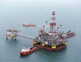 Oil tops $60 for first time in 2015, industry cutbacks support