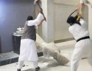 ISIL destroy ancient artefacts in Iraq
