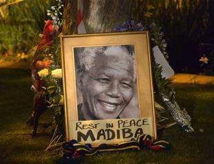 South Africans mark anniversary of Mandelas death