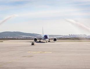 1st Dreamliner arrives at Istanbul airport