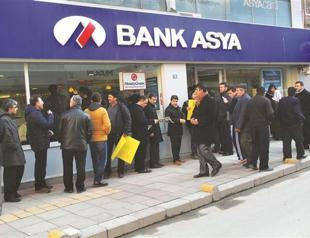 Gov’t says Bank Asya decision judicial, while depositors flow to bank to show support