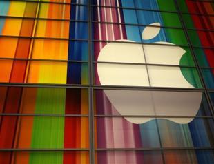 Apple becomes first company worth over $700 billion