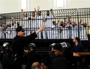 Egypt court overturns death sentences of 33 Islamists