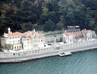 Former Turkish President Gül says his stay in official residence temporary