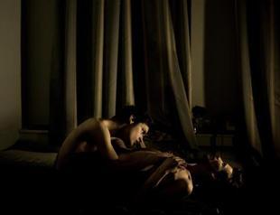 Image of Russian gay couple wins World Press Photo as two awards go to Turkish photographer