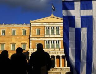 Eurozone backs Greek reform plan, 4-month aid extension