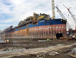 Dismantling of ship feared to contain radioactive material begins in Aliağa shipyard
