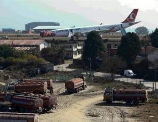 Turkish jetliners crash-landing paralyzes Nepals only international airport