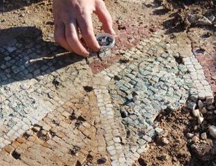 Treasure hunters find late Roman mosaics