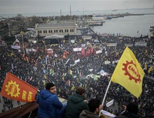 Alevis march against compulsory religion classes in Istanbul
