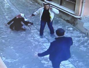 Man stabs wife in street over divorce request