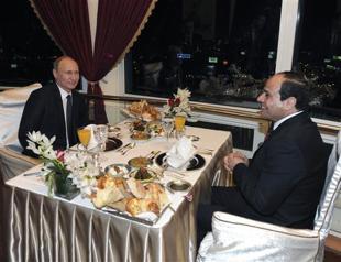 Putin in Egypt in bid to expand Russian influence