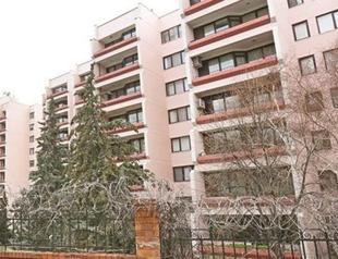 Highly-criticized Central Bank head moves from public lodgings