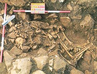 Skeletons embracing found in a Greek cave