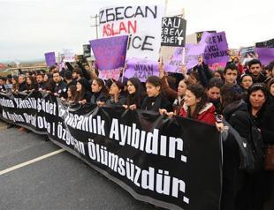 Thousands protest murder of Özgecan Aslan