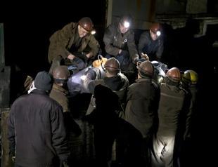 Rescuers find 32 dead miners in east Ukraine mine: rebel official