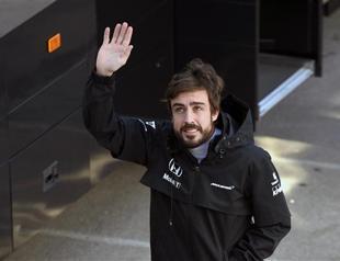 Alonso crash piles pressure on McLaren