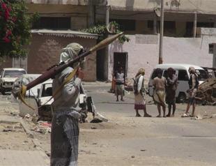Flights suspended to Yemens Aden after fighting breaks out