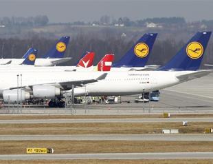 Lufthansa pilots extend strike as hundreds of flights grounded