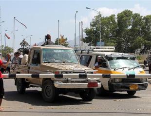 Yemen president flees palace after jet attack