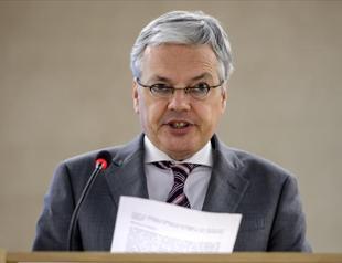 Belgian foreign minister draws fire after blackening face