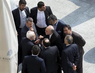 Kerry, Zarif see progress in tough Iran nuclear talks