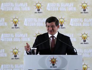 PM Davutoğlu slams CHP and HDP leader over Gallipoli ceremonies