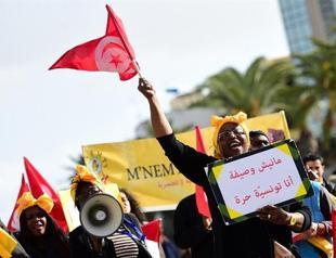 Tunisian forces kill nine militants before world leaders attend Bardo march