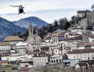 Alps crash captain shouted open the damn door