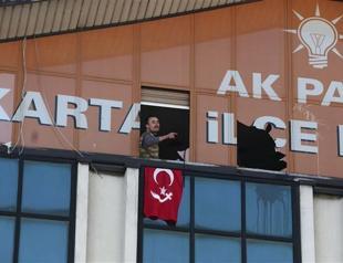 Armed man detained after breaking into AKP building in Istanbul