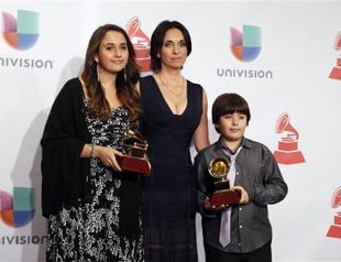 Guitar great De Lucia honored at political Latin Grammys