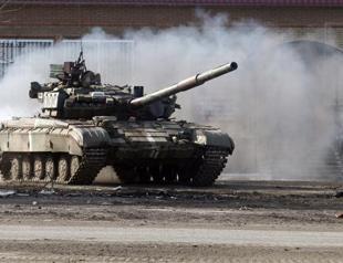 Kyiv says cannot withdraw heavy weapons as attacks persist