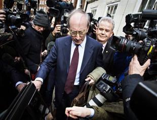 Senior British MP resigns over cash for access scandal