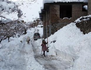 Death toll from Afghan avalanches tops 200: officials