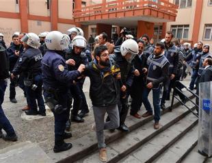 Clashes erupt between rival students at Ankara University, one injured with gun