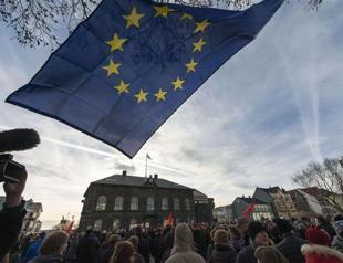 Iceland says dropping bid for EU membership