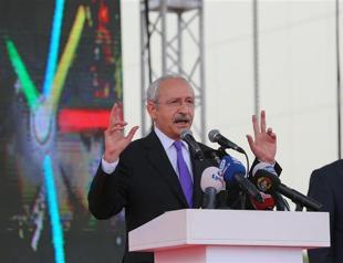 Turkish PM and main opposition head row over bonus promises