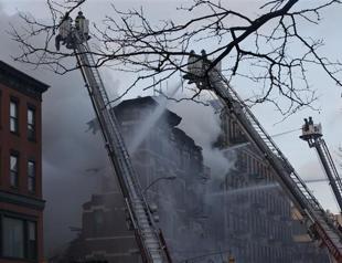 Twelve hurt in New York buildings collapse, blaze