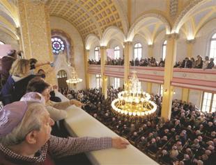 Renovated synagogue empty after reopening as it lacks community