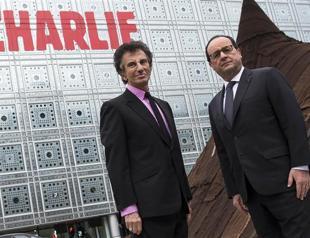 Hollande says Muslims main victims of fanaticism