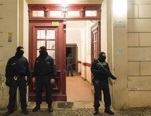Two Turkish-origin men arrested as German police raid Islamists in Berlin
