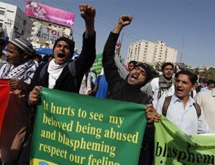 Clashes at Charlie Hebdo protest in Karachi, three injured