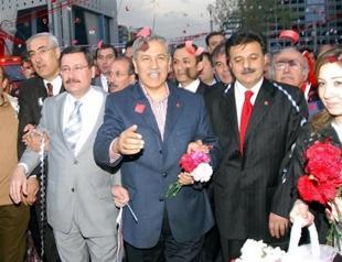 Turkeys Deputy PM trashes Ankara mayor after call to quit