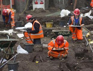 Plague-era skeletons bring history back to life in London
