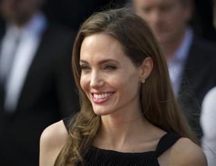 Angelina Jolie has ovaries removed over cancer fears
